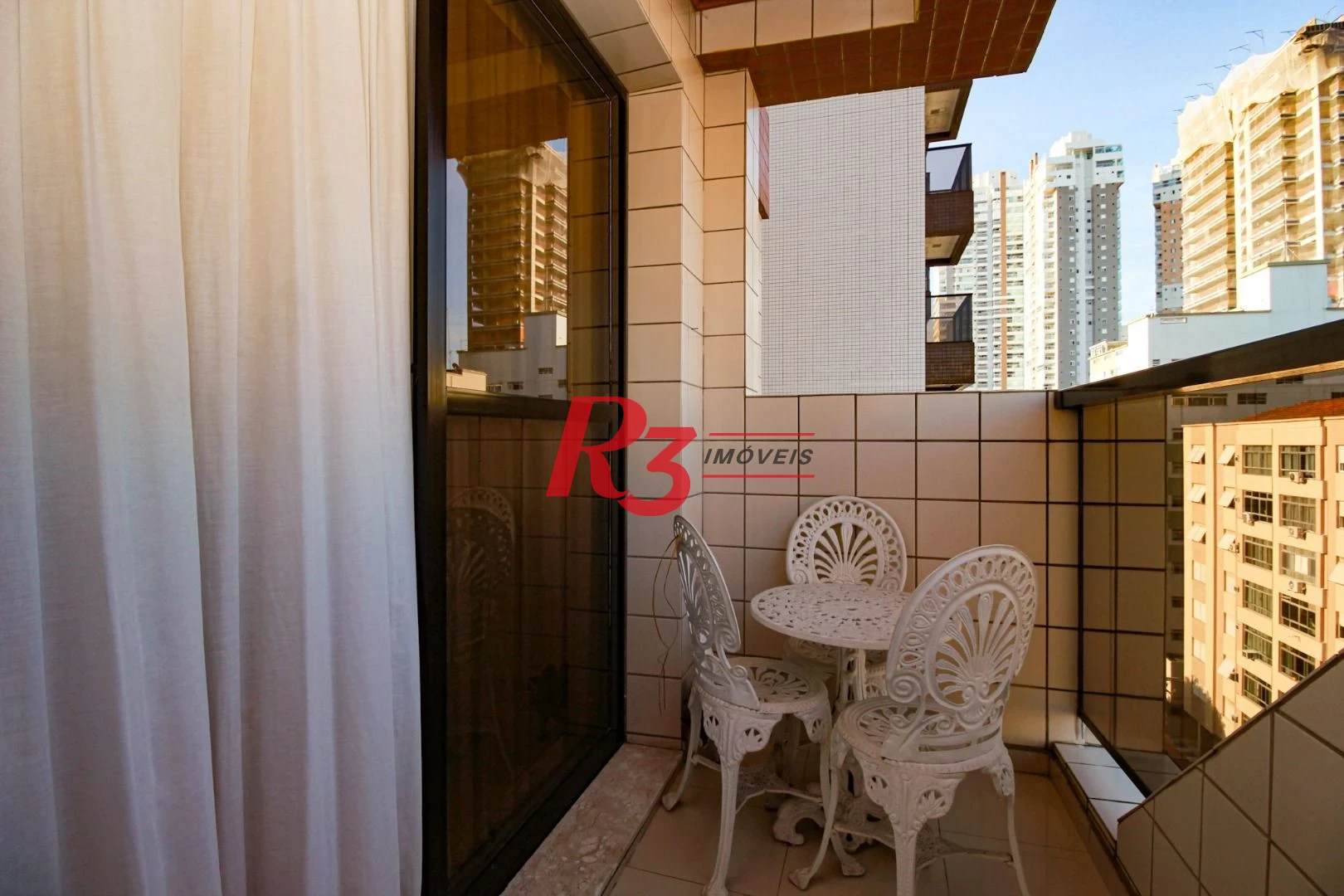 Apartamento com 2 quartos 2 suites, dep completa, 2 vagas