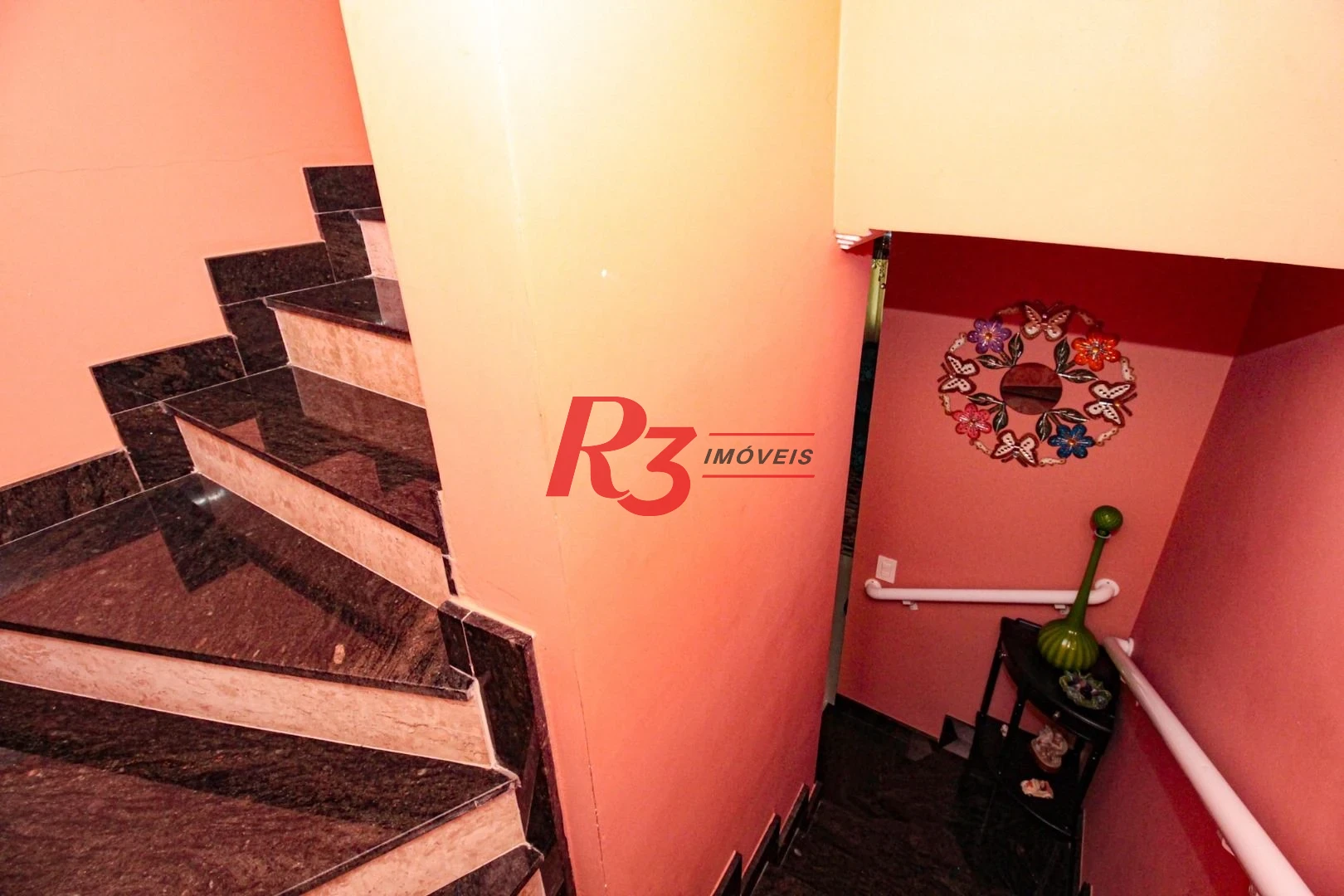 Casa com 2 dormitórios à venda, 100 m² por R$ 750.000,00 - Gonzaga - Santos/SP