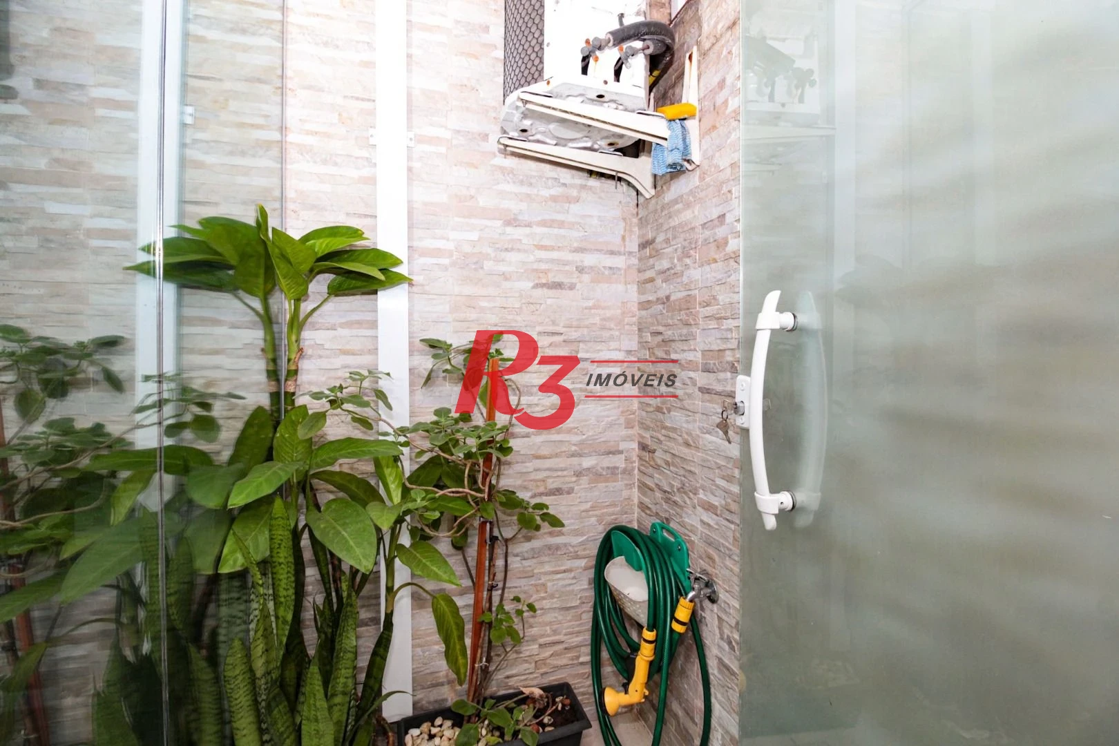 Casa com 2 dormitórios à venda, 100 m² por R$ 750.000,00 - Gonzaga - Santos/SP