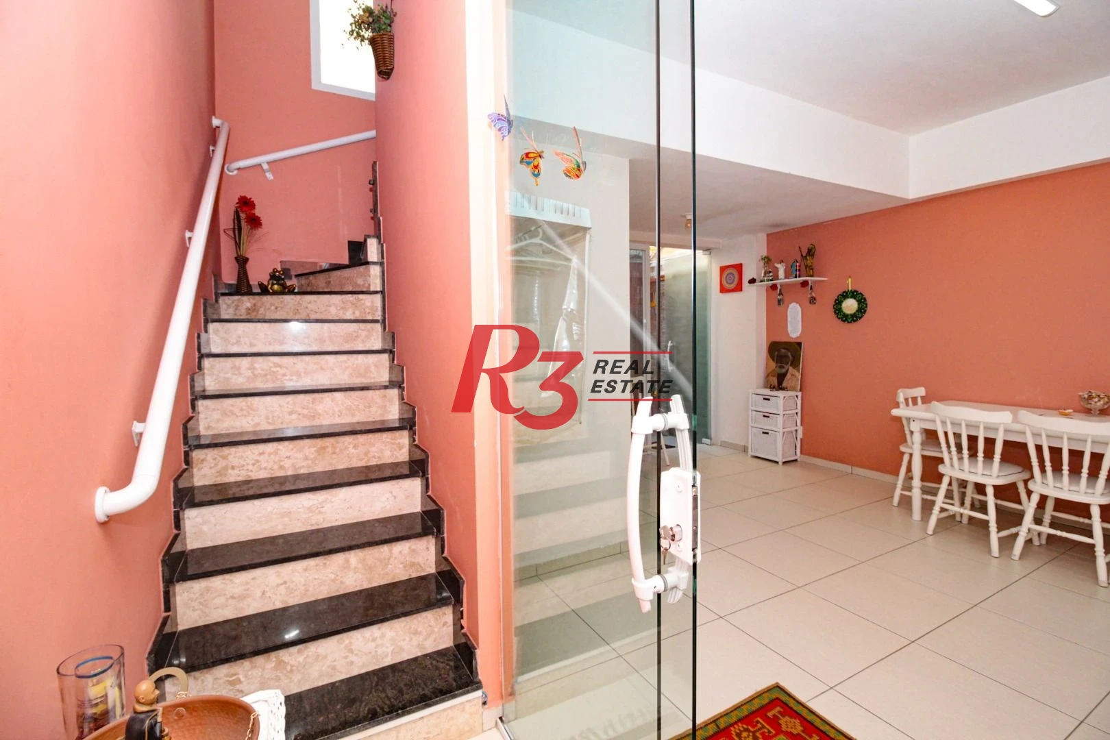 Casa tríplex com 2 dormitórios à venda, 95 m² por R$ 750.000 - Gonzaga - Santos/SP