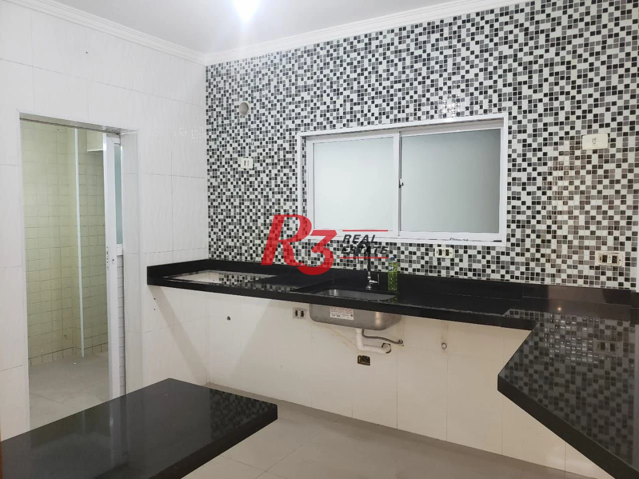 Sobrado com 3 dormitórios à venda, 127 m² por R$ 568.670,00 - Jardim Independência - São Vicente/SP