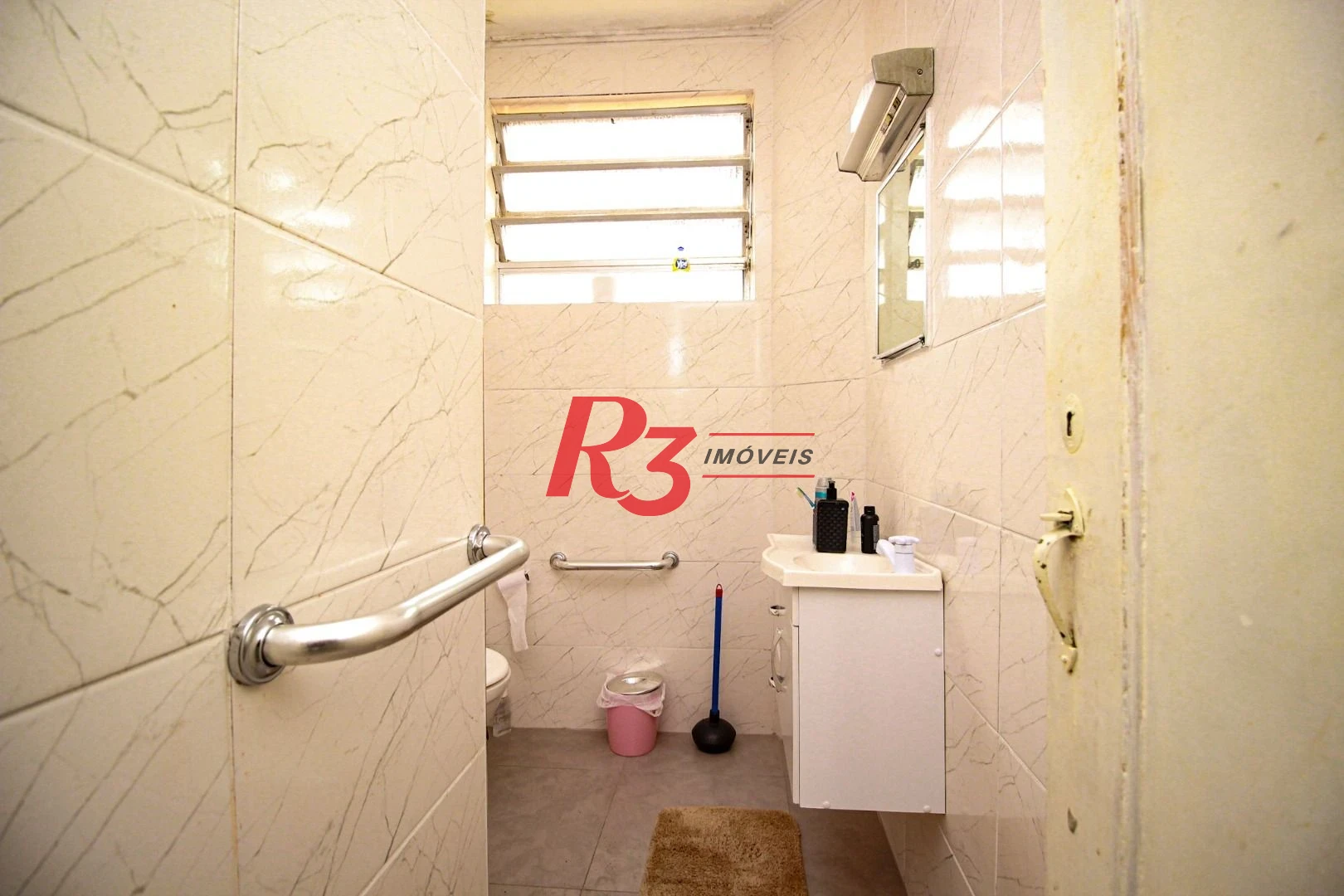 Apartamento com 2 dormitórios à venda, 76 m² por R$ 450.000,00 - Embaré - Santos/SP