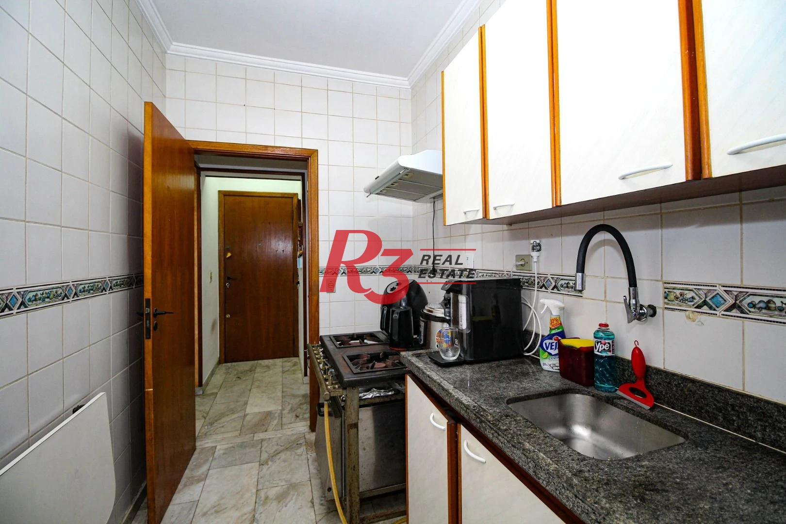 Apartamento 2 dormitórios na Vila Mathias em Santos, SP.