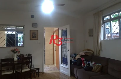 Sobrado para venda ou locação no Bairro Campo Grande em Santos.