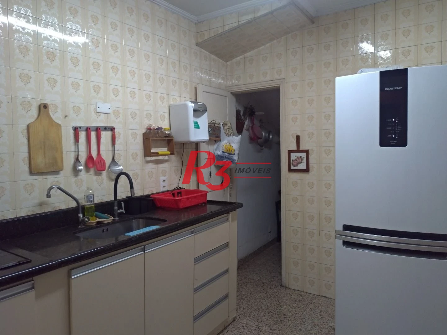 Sobrado para venda ou locação no Bairro Campo Grande em Santos.