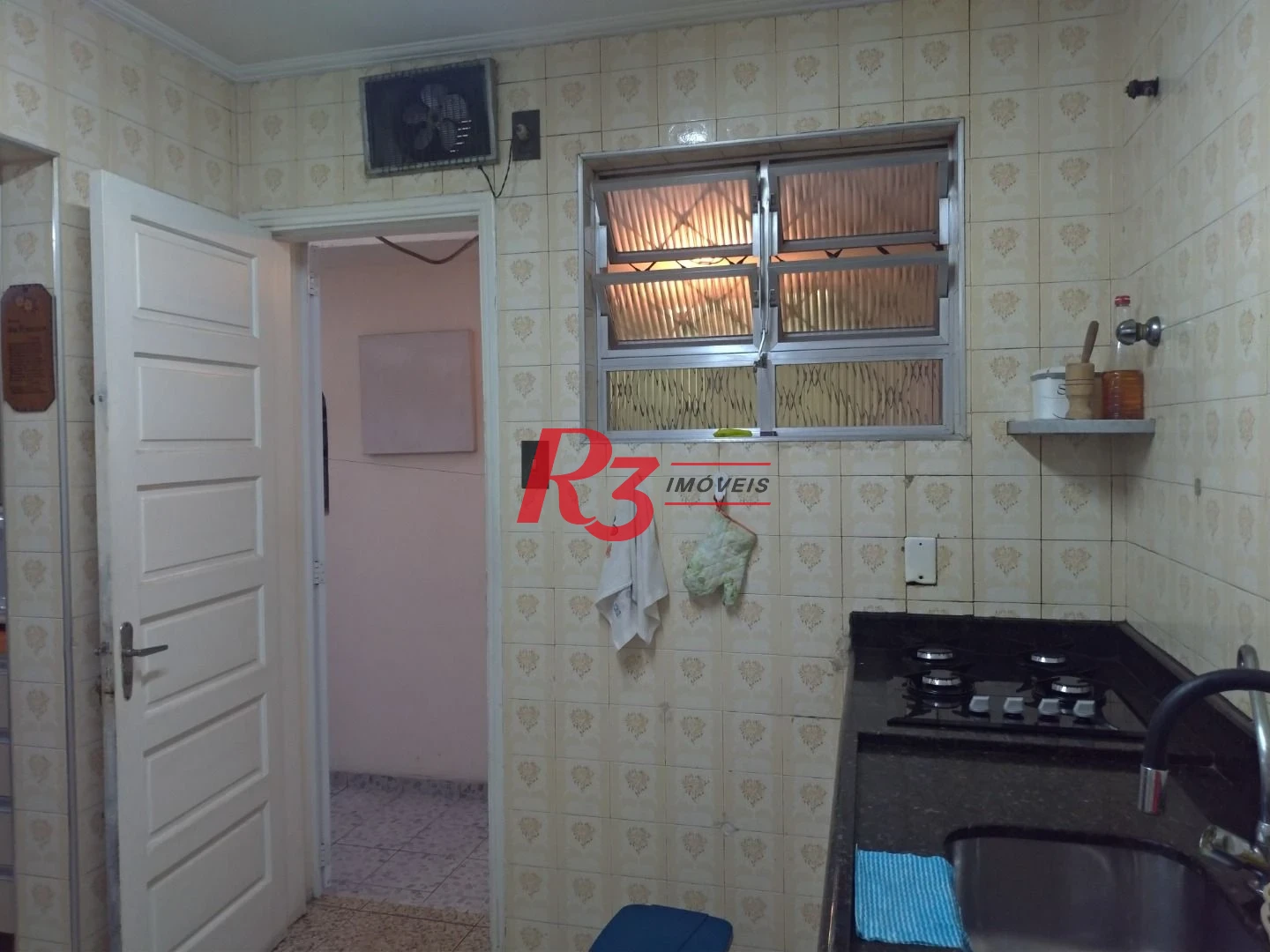 Sobrado para venda ou locação no Bairro Campo Grande em Santos.