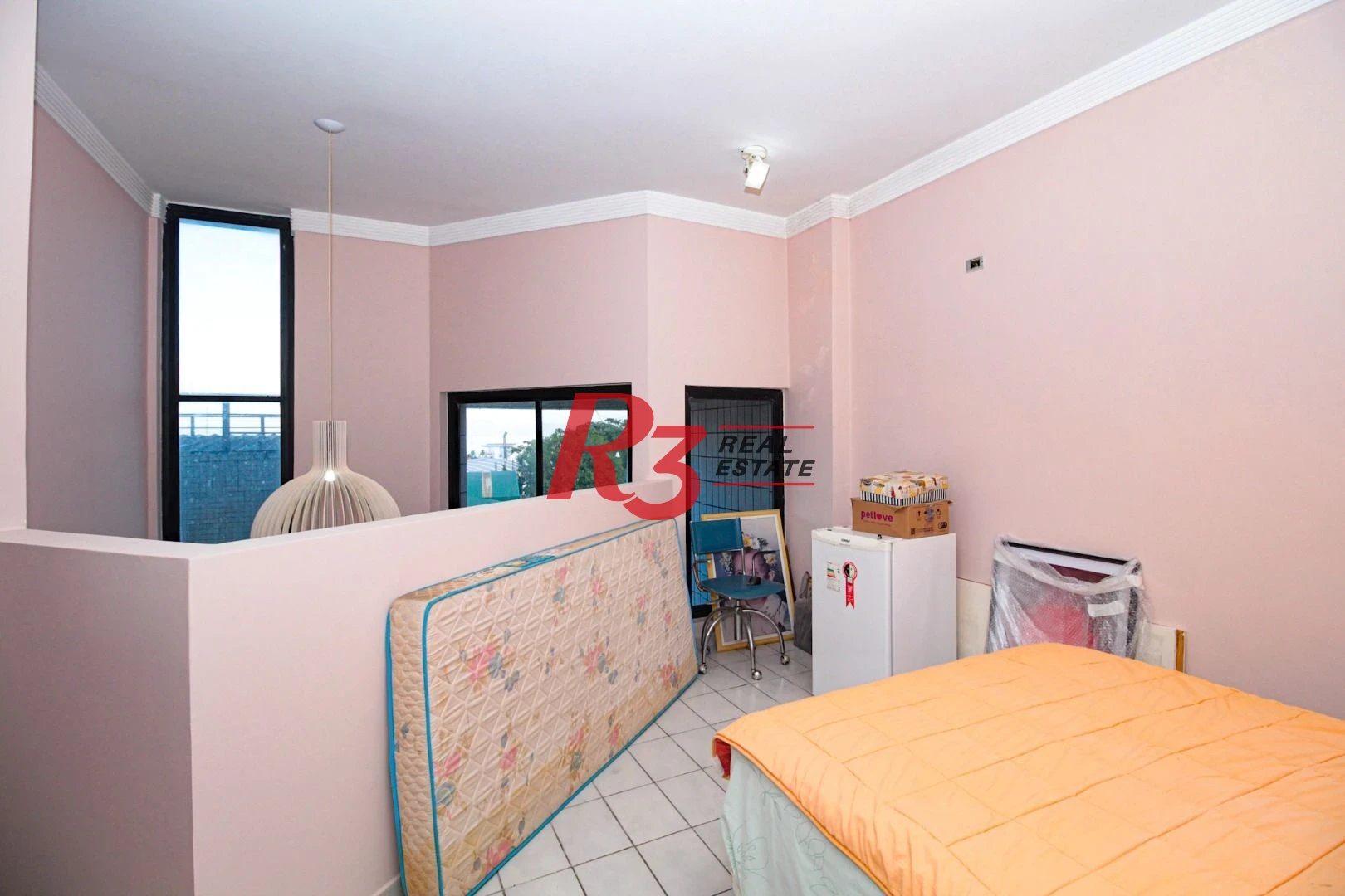 Flat de 2 dormitórios para locação na Ponta da Praia.