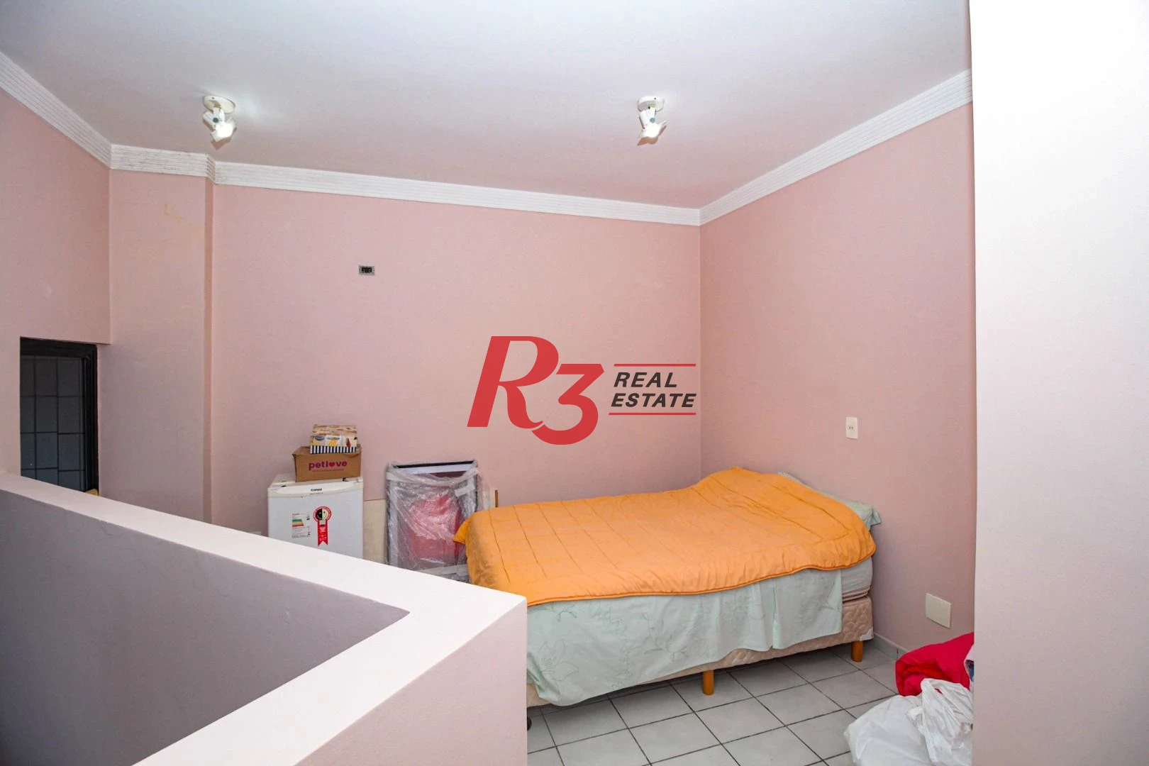 Flat de 2 dormitórios para locação na Ponta da Praia.