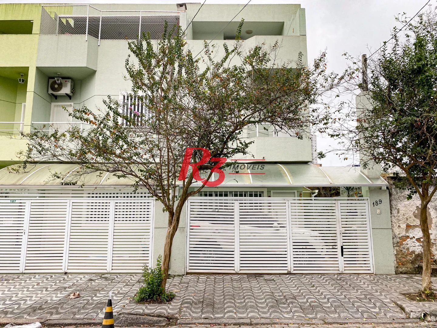 Sobrado com 3 dormitórios à venda, 89 m² por R$ 790.000,00 - Campo Grande - Santos/SP
