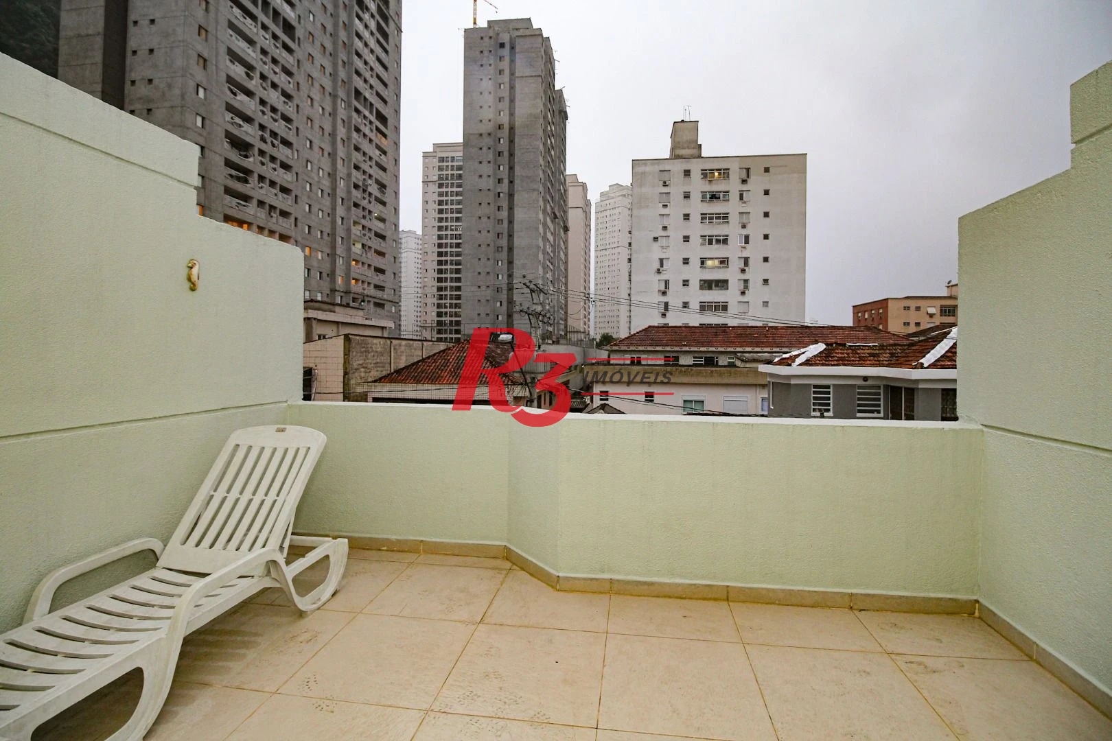 Sobrado com 3 dormitórios à venda, 89 m² por R$ 790.000,00 - Campo Grande - Santos/SP