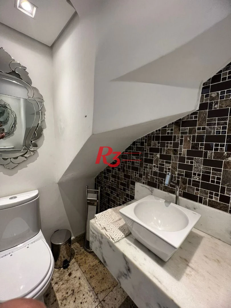 Sobrado com 4 suítes à venda, 240 m² por R$ 2.700.000 - Boqueirão - Santos/SP