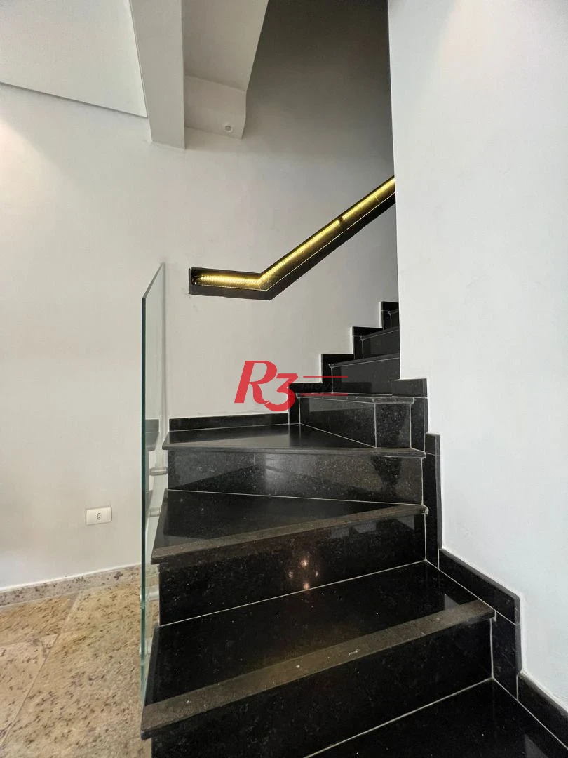 Sobrado com 4 suítes à venda, 240 m² por R$ 2.700.000 - Boqueirão - Santos/SP