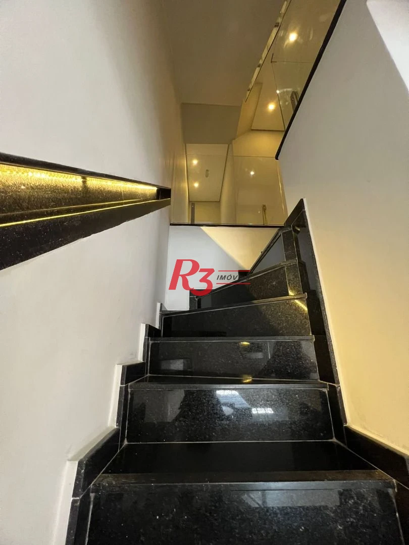 Sobrado com 4 suítes à venda, 240 m² por R$ 2.700.000 - Boqueirão - Santos/SP