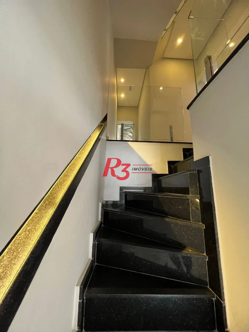 Sobrado com 4 suítes à venda, 240 m² por R$ 2.700.000 - Boqueirão - Santos/SP