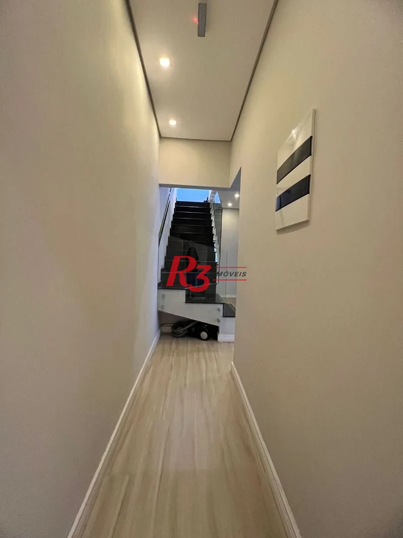Sobrado com 4 suítes à venda, 240 m² por R$ 2.700.000 - Boqueirão - Santos/SP