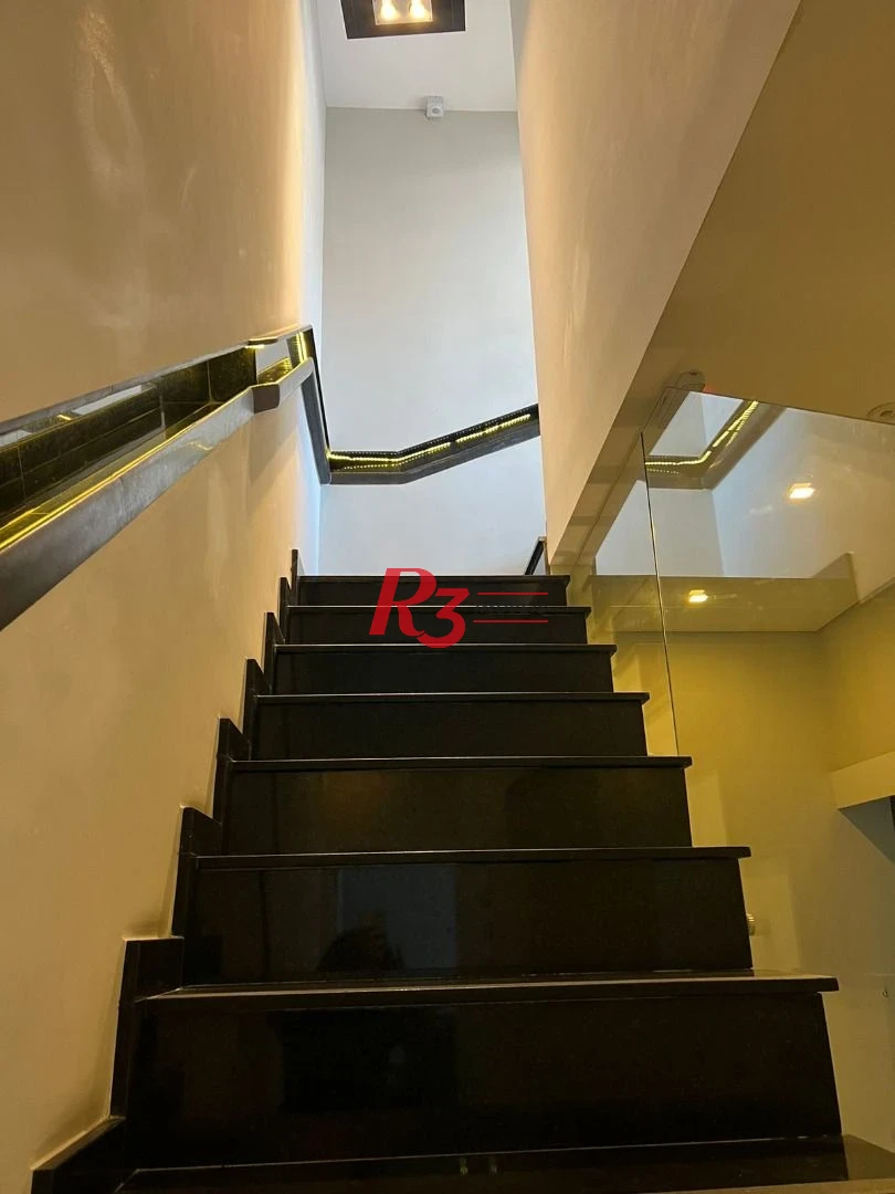Sobrado com 4 suítes à venda, 240 m² por R$ 2.700.000 - Boqueirão - Santos/SP