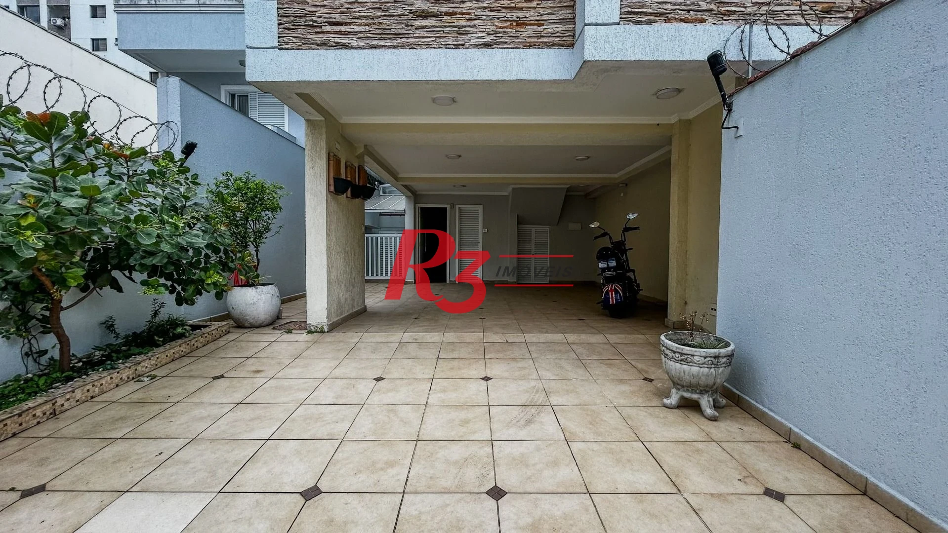 Casa com 3 dormitórios à venda, 307 m² por R$ 1.600.000,00 - Marapé - Santos/SP