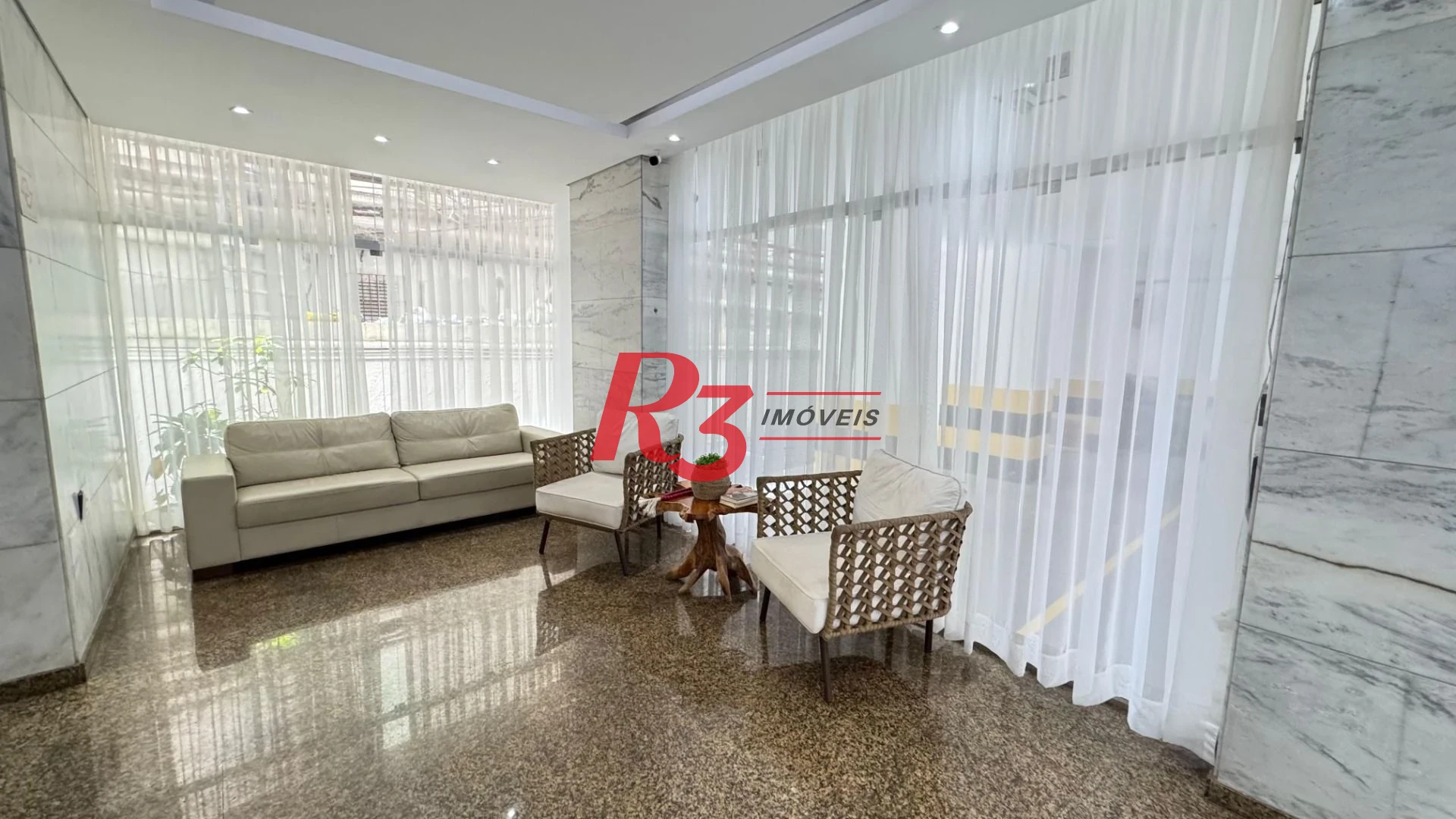 Apartamento com 2 dormitórios à venda, 55 m² por R$ 535.000,00 - Gonzaga - Santos/SP