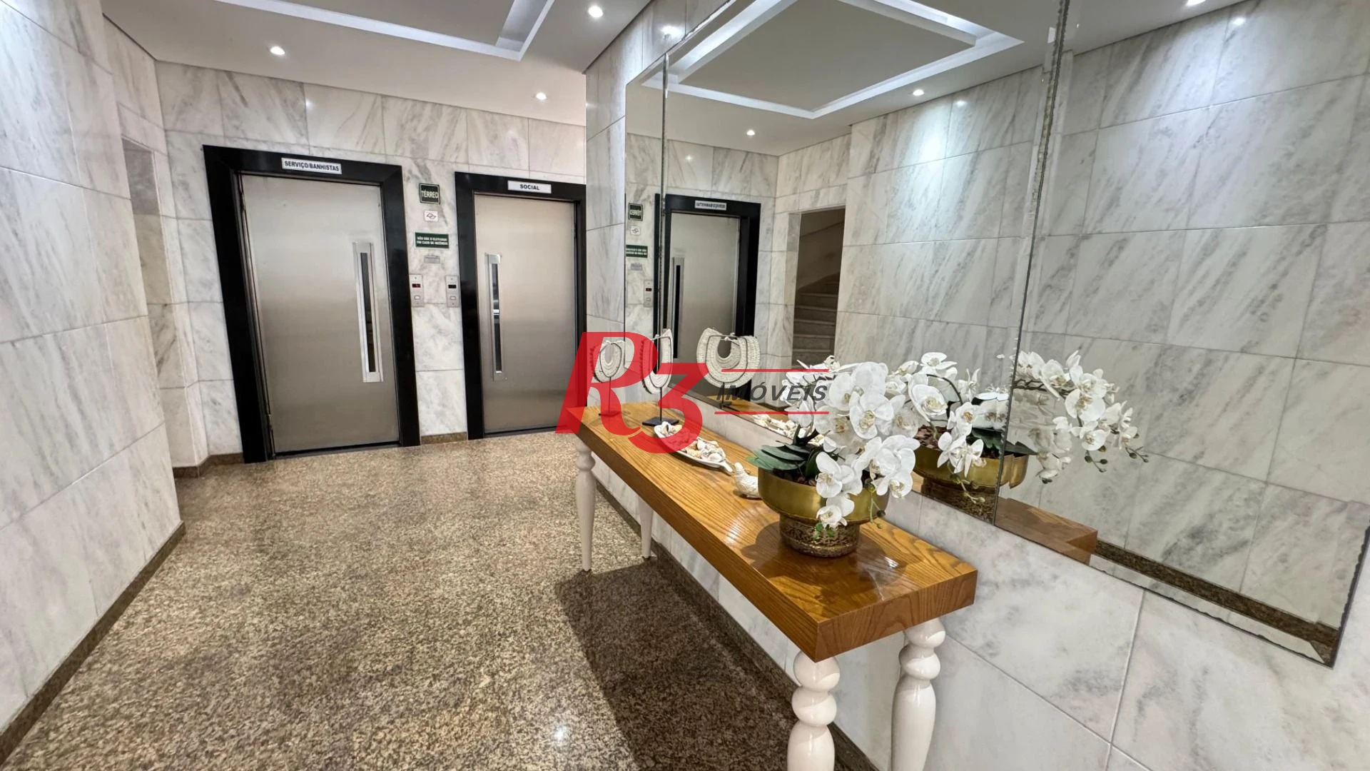 Apartamento com 2 dormitórios à venda, 55 m² por R$ 535.000,00 - Gonzaga - Santos/SP
