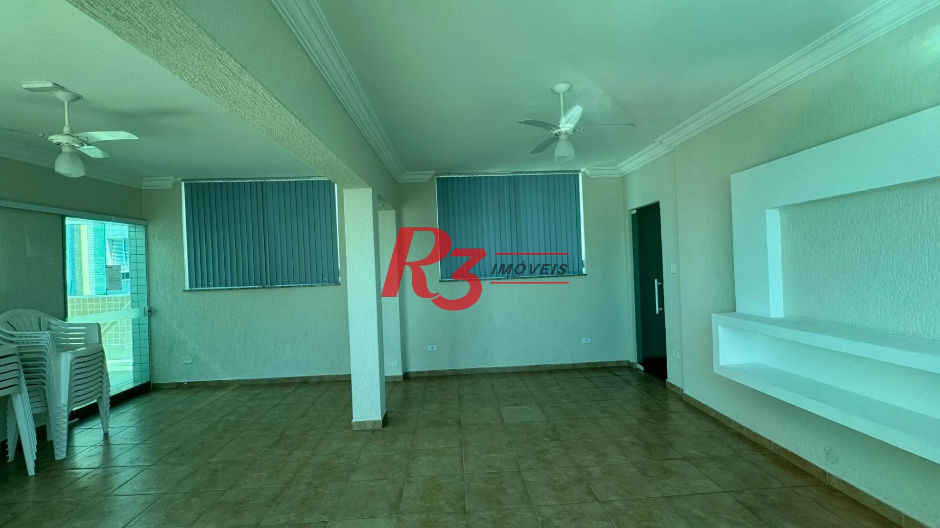 Apartamento com 2 dormitórios à venda, 55 m² por R$ 535.000,00 - Gonzaga - Santos/SP