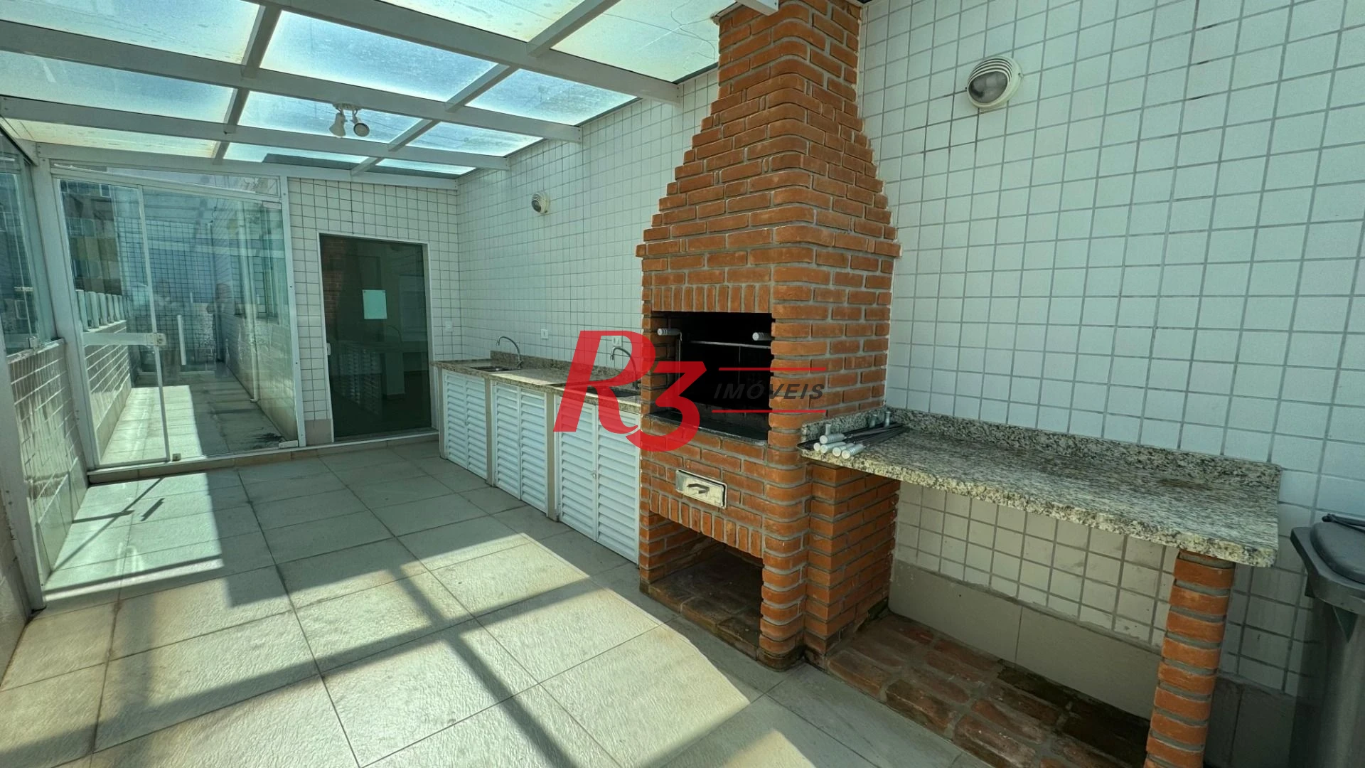 Apartamento com 2 dormitórios à venda, 55 m² por R$ 535.000,00 - Gonzaga - Santos/SP