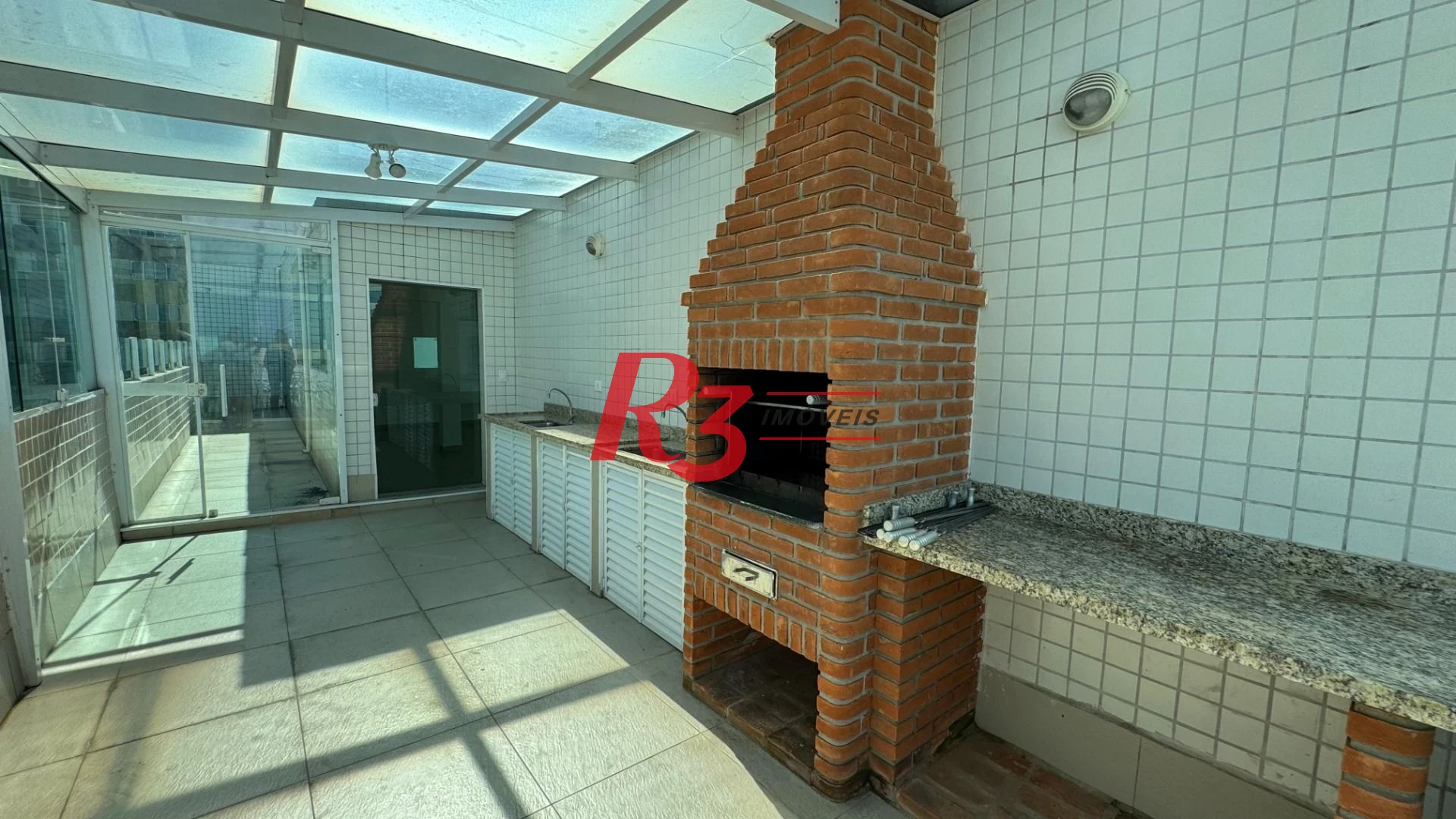 Apartamento com 2 dormitórios à venda, 55 m² por R$ 535.000,00 - Gonzaga - Santos/SP