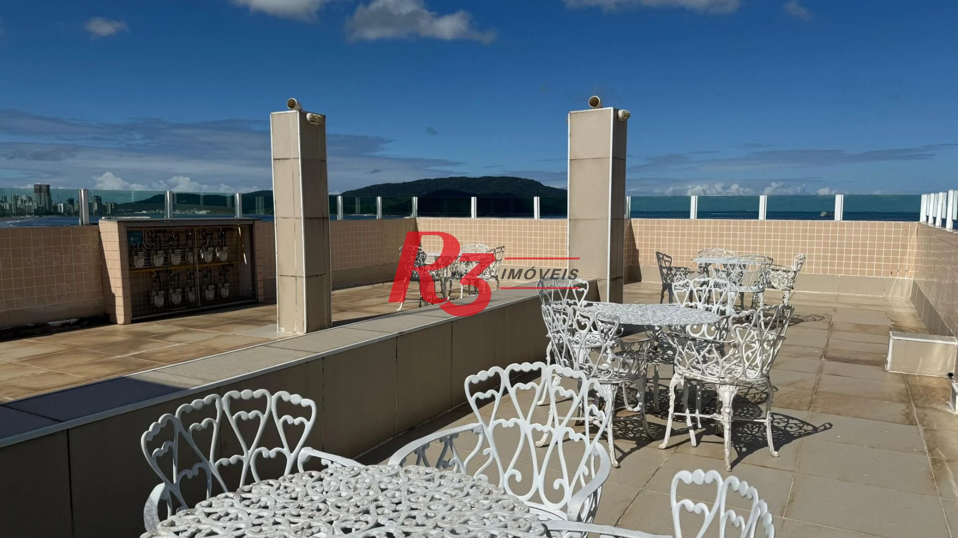 Apartamento com 2 dormitórios à venda, 55 m² por R$ 535.000,00 - Gonzaga - Santos/SP