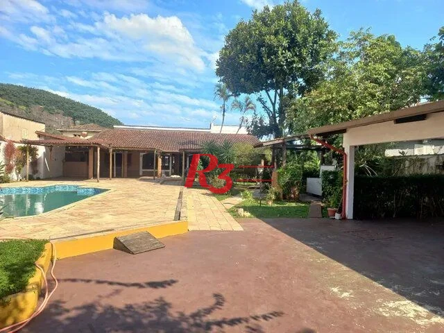 Casa à venda na Vila Voturuá em São Vicente.