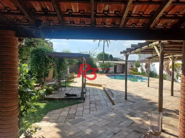 Casa à venda na Vila Voturuá em São Vicente.