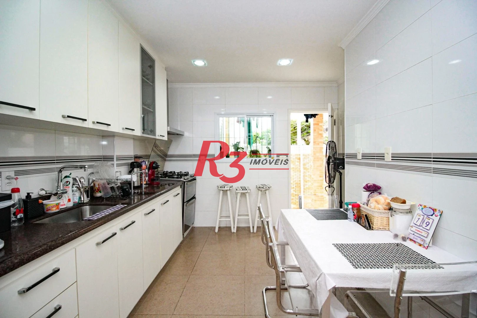 Sobrado com 4 dormitórios à venda, 150 m² por R$ 2.000.000,00 - Gonzaga - Santos/SP
