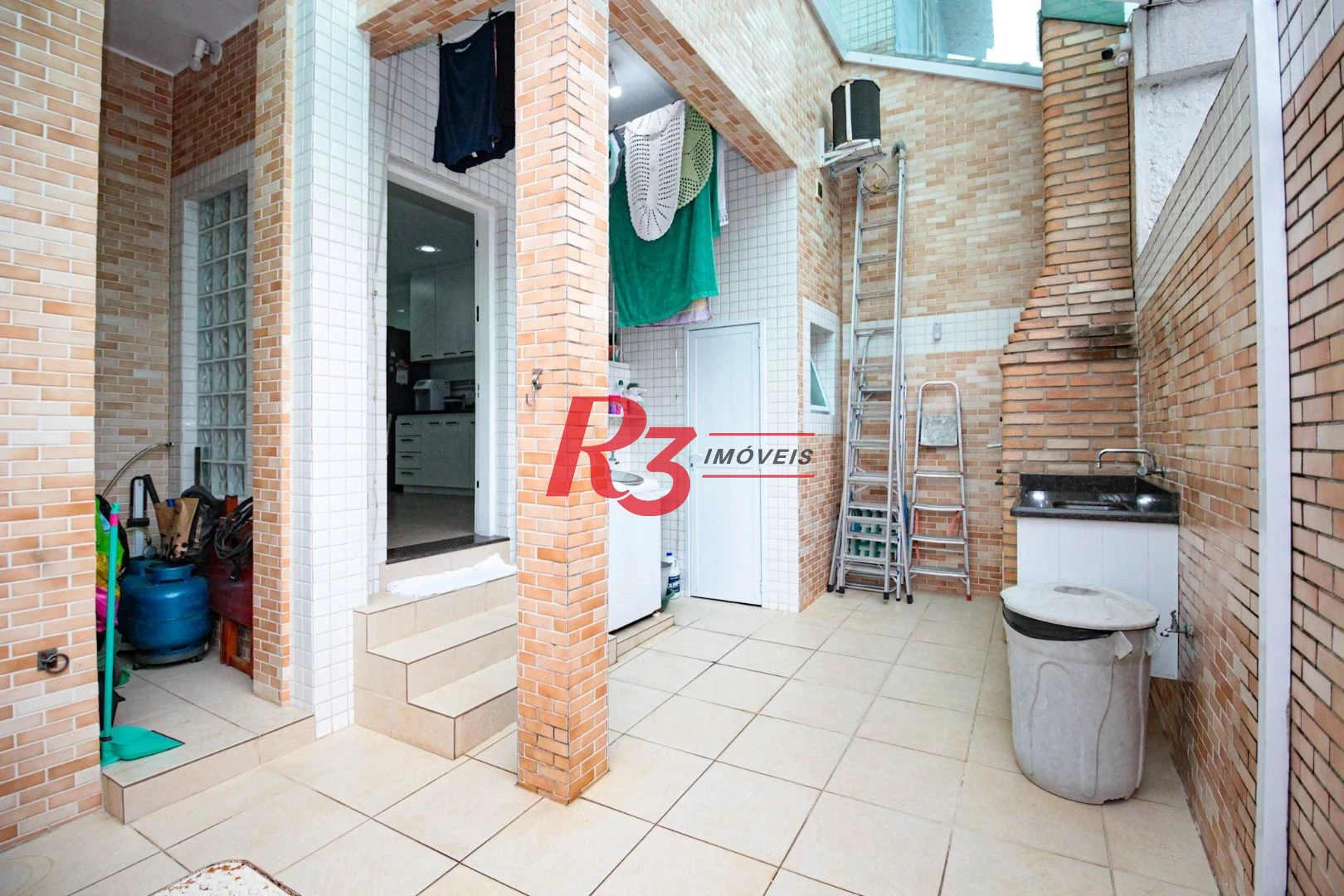 Sobrado com 4 dormitórios à venda, 150 m² por R$ 2.000.000,00 - Gonzaga - Santos/SP