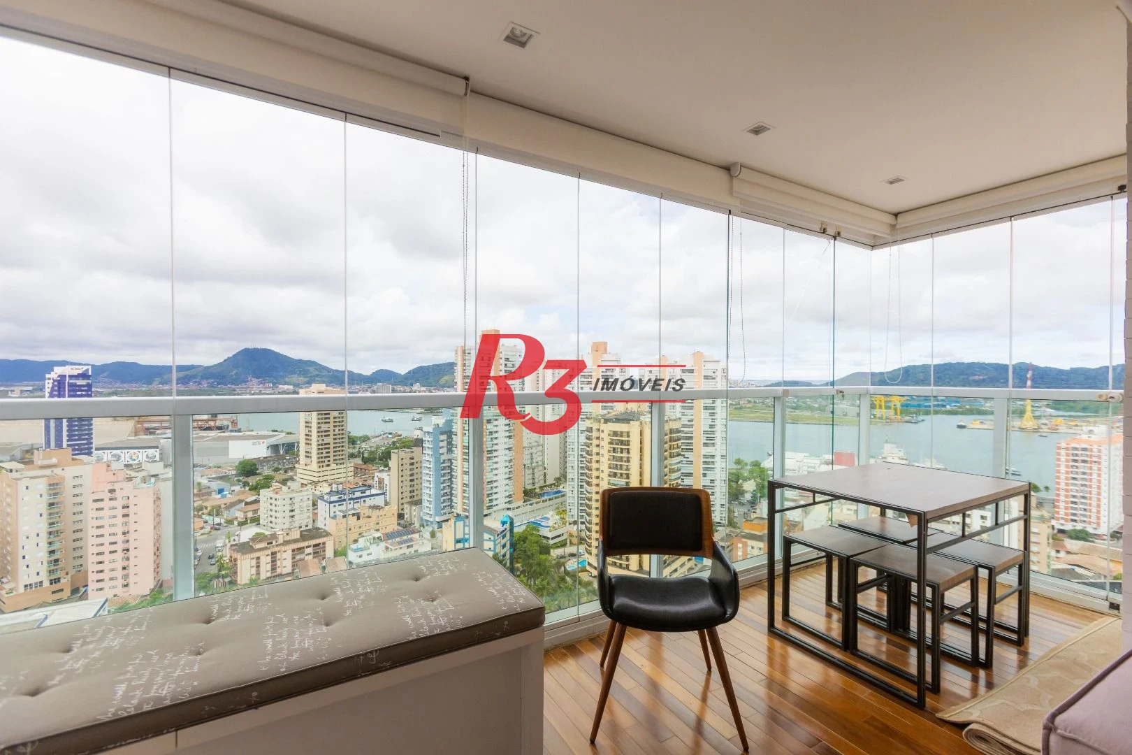 Apartamento com 1 dormitório à venda, 50 m² por R$ 950.000,00 - Ponta da Praia - Santos/SP