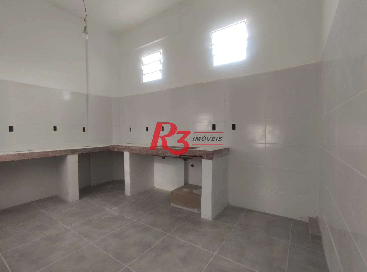 Excelente sala comercial com 400m2 de área