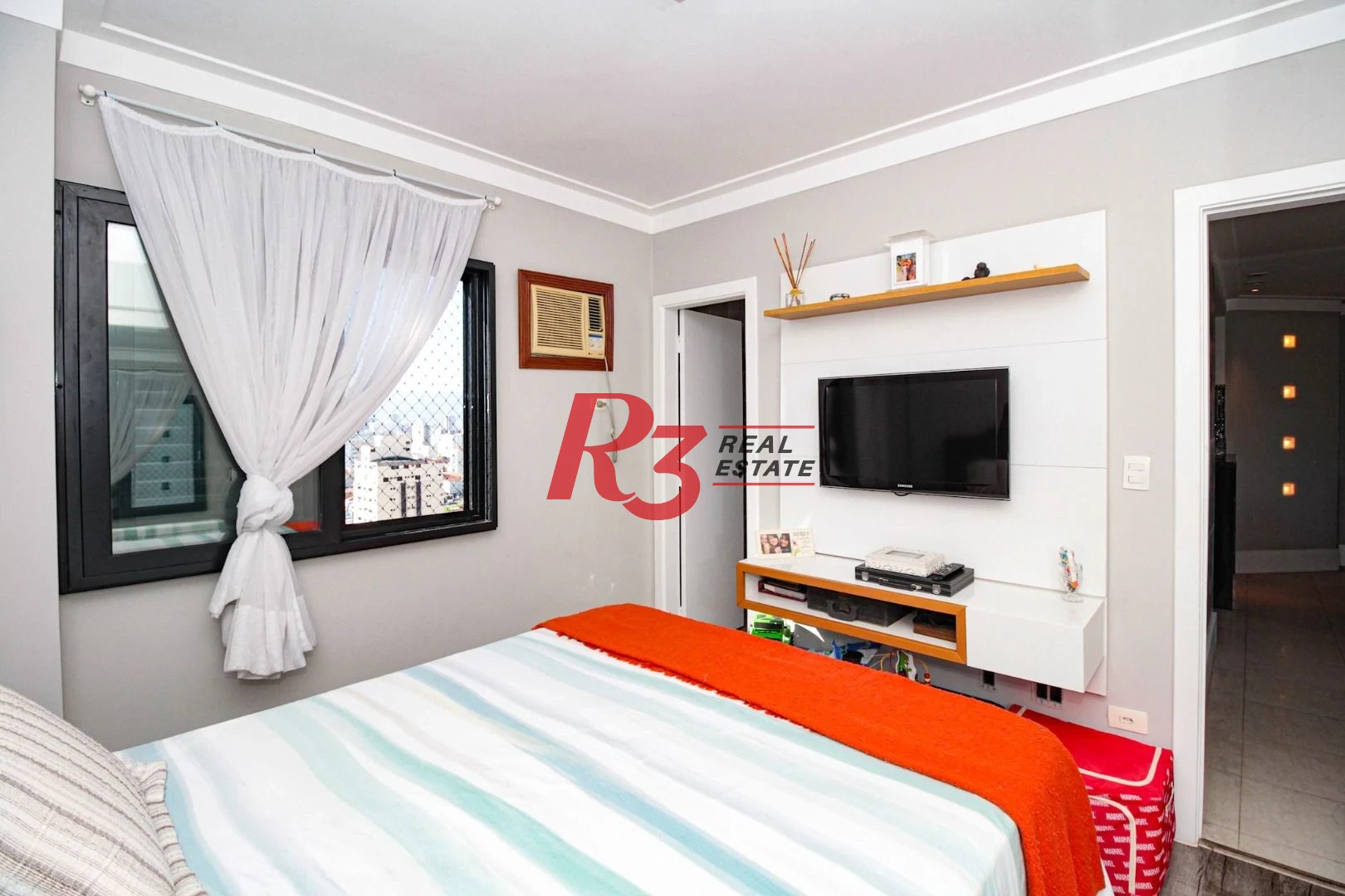 Cobertura com 4 dormitórios à venda, 292 m² por R$ 3.050.000,00 - Pompéia - Santos/SP