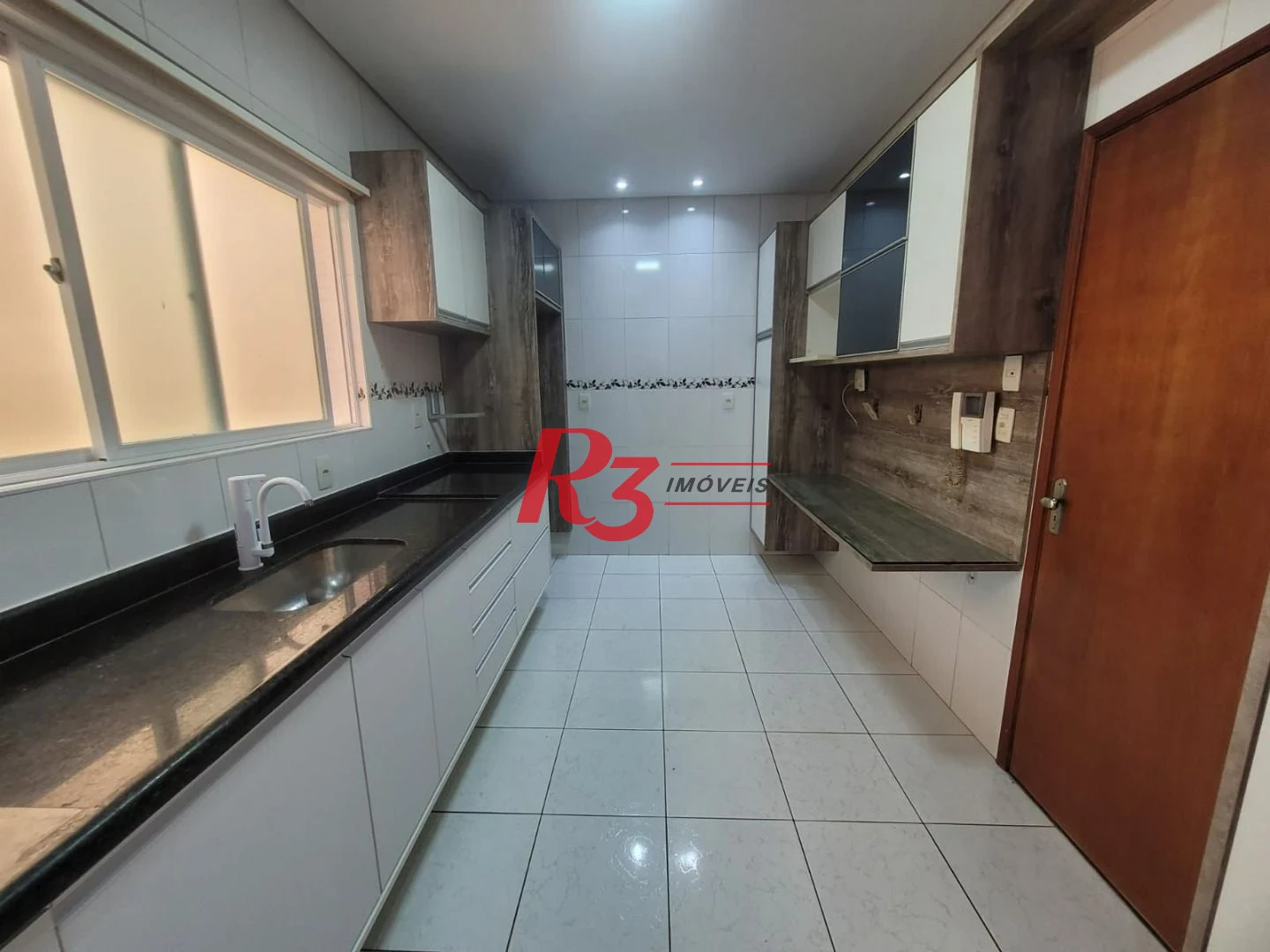 Casa com 3 dormitórios à venda, 160 m² por R$ 1.000.000,00 - Estuário - Santos/SP