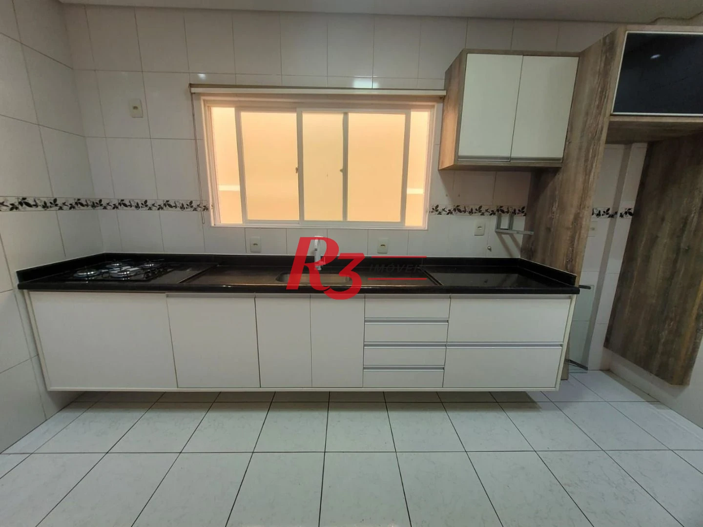 Casa com 3 dormitórios à venda, 160 m² por R$ 1.000.000,00 - Estuário - Santos/SP