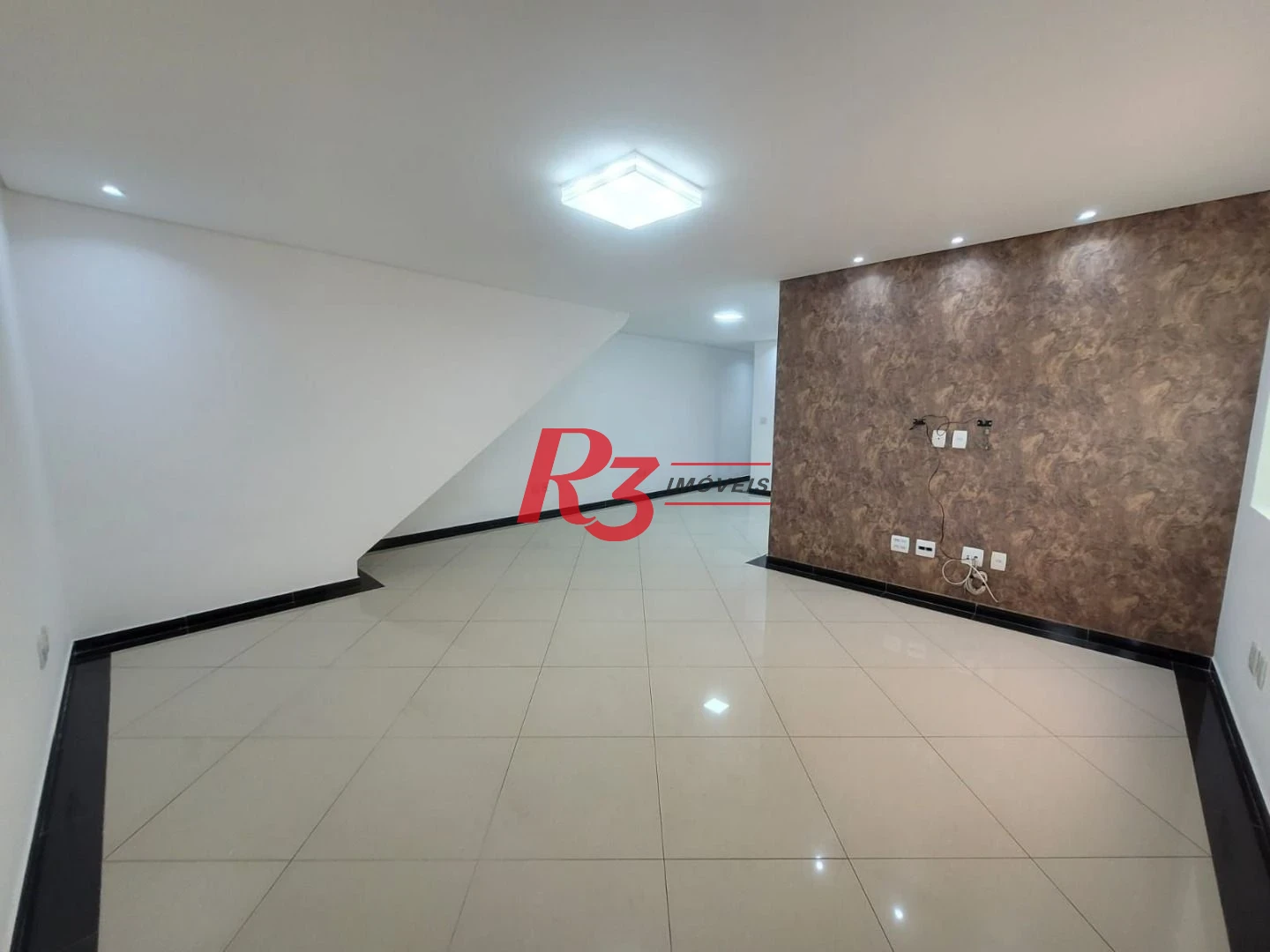 Casa com 3 dormitórios à venda, 160 m² por R$ 1.000.000,00 - Estuário - Santos/SP