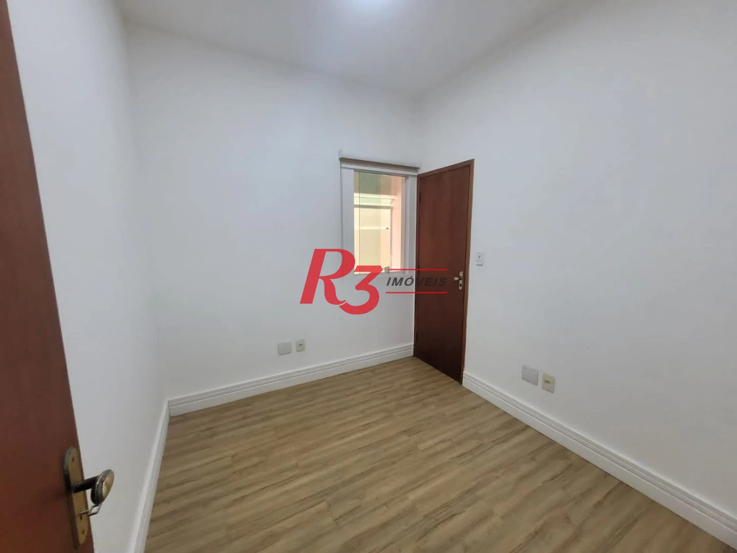 Casa com 3 dormitórios à venda, 160 m² por R$ 1.000.000,00 - Estuário - Santos/SP