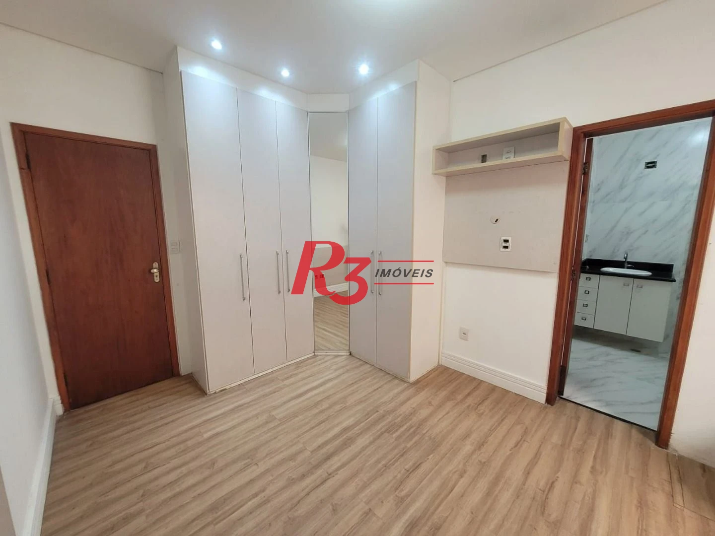 Casa com 3 dormitórios à venda, 160 m² por R$ 1.000.000,00 - Estuário - Santos/SP