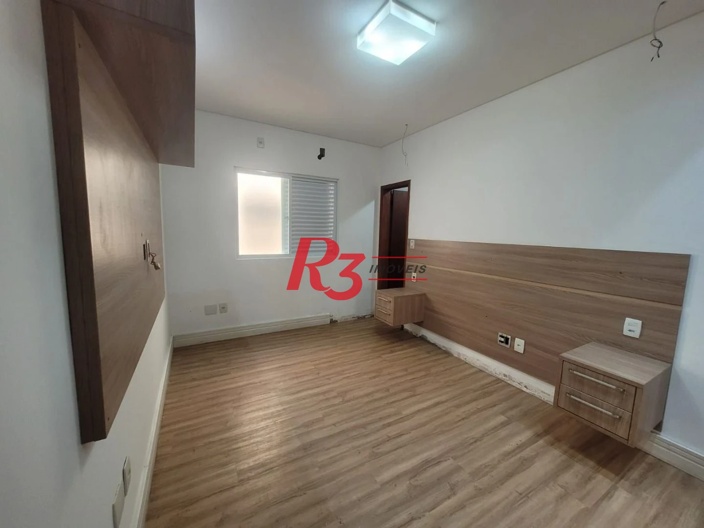 Casa com 3 dormitórios à venda, 160 m² por R$ 1.000.000,00 - Estuário - Santos/SP