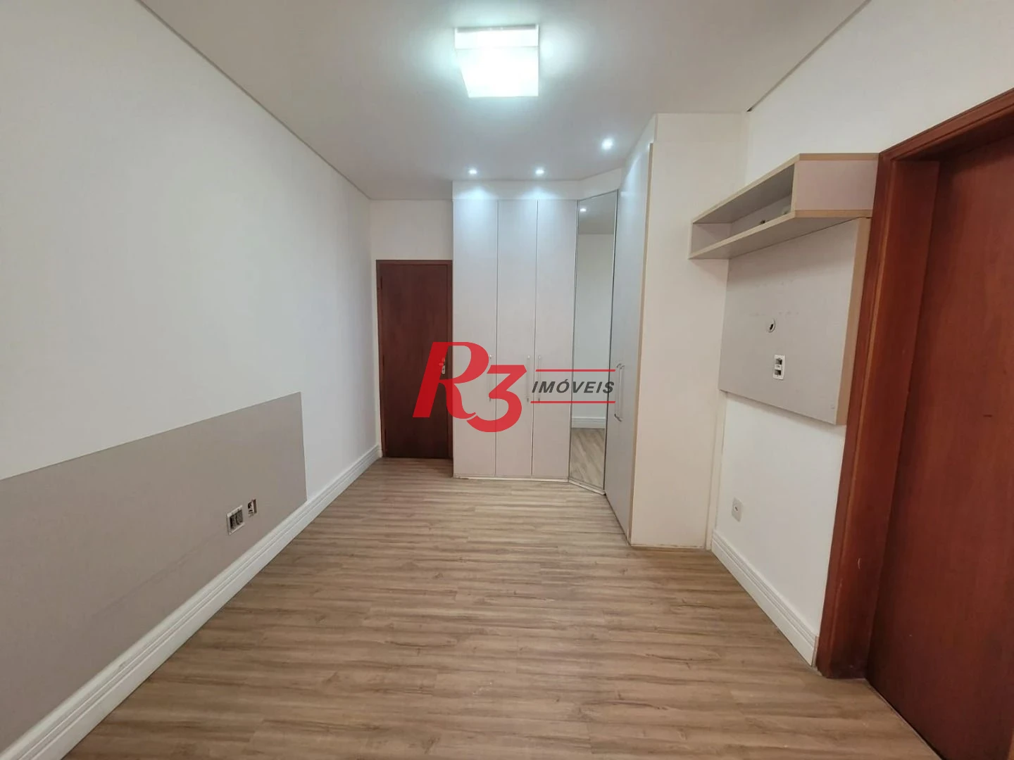 Casa com 3 dormitórios à venda, 160 m² por R$ 1.000.000,00 - Estuário - Santos/SP