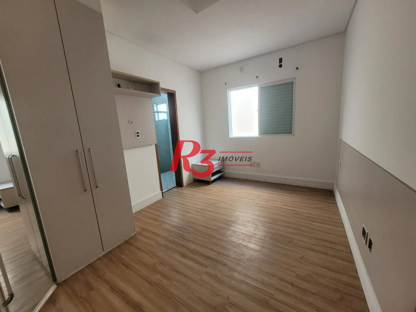 Casa com 3 dormitórios à venda, 160 m² por R$ 1.000.000,00 - Estuário - Santos/SP