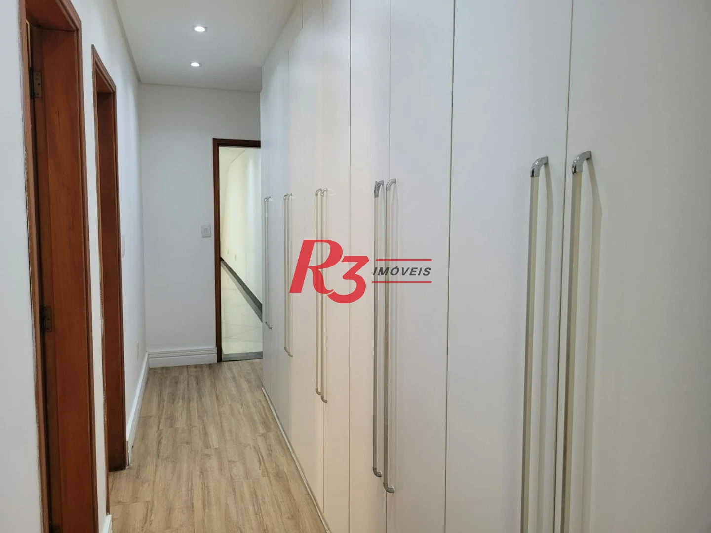 Casa com 3 dormitórios à venda, 160 m² por R$ 1.000.000,00 - Estuário - Santos/SP