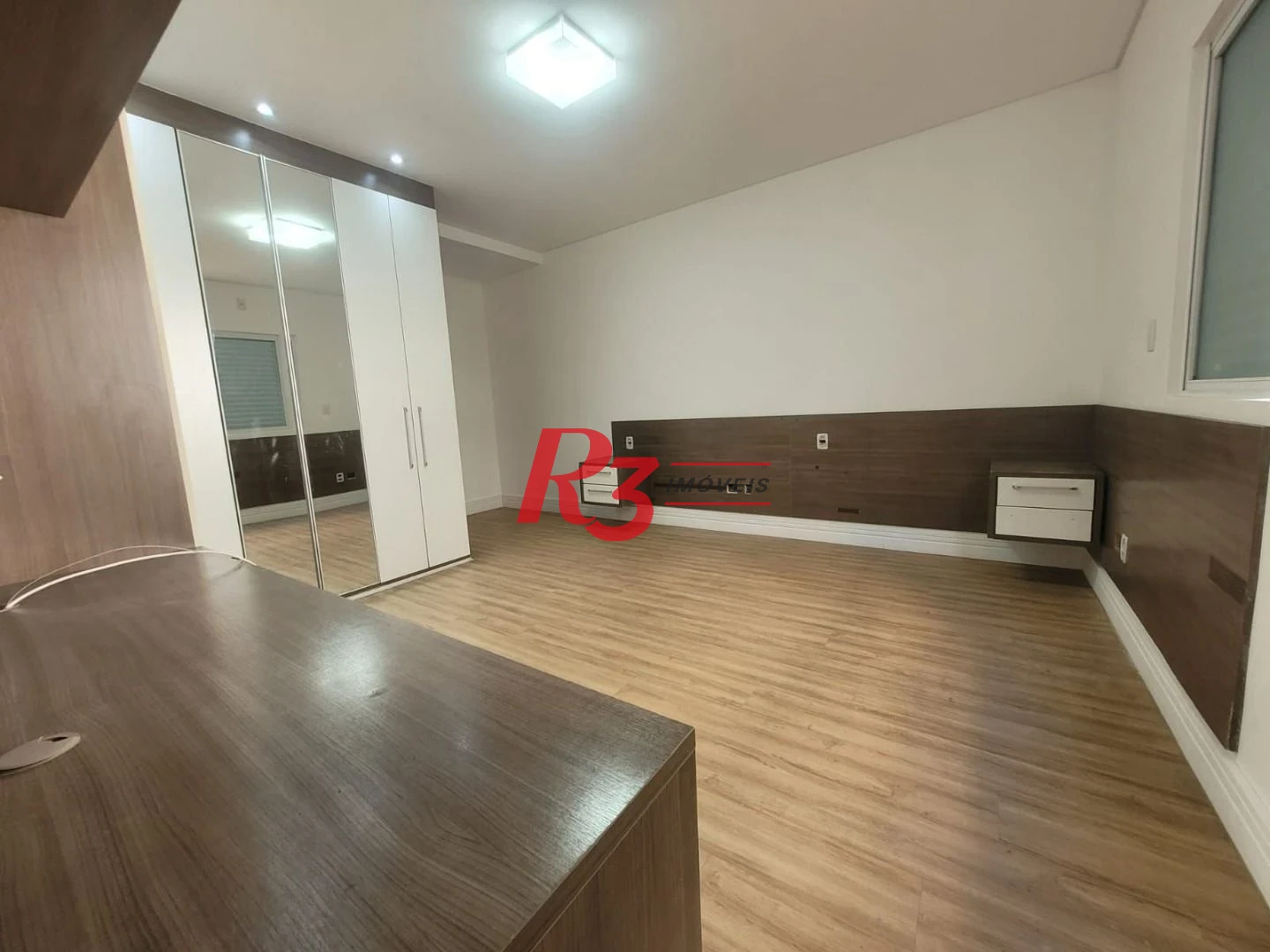 Casa com 3 dormitórios à venda, 160 m² por R$ 1.000.000,00 - Estuário - Santos/SP