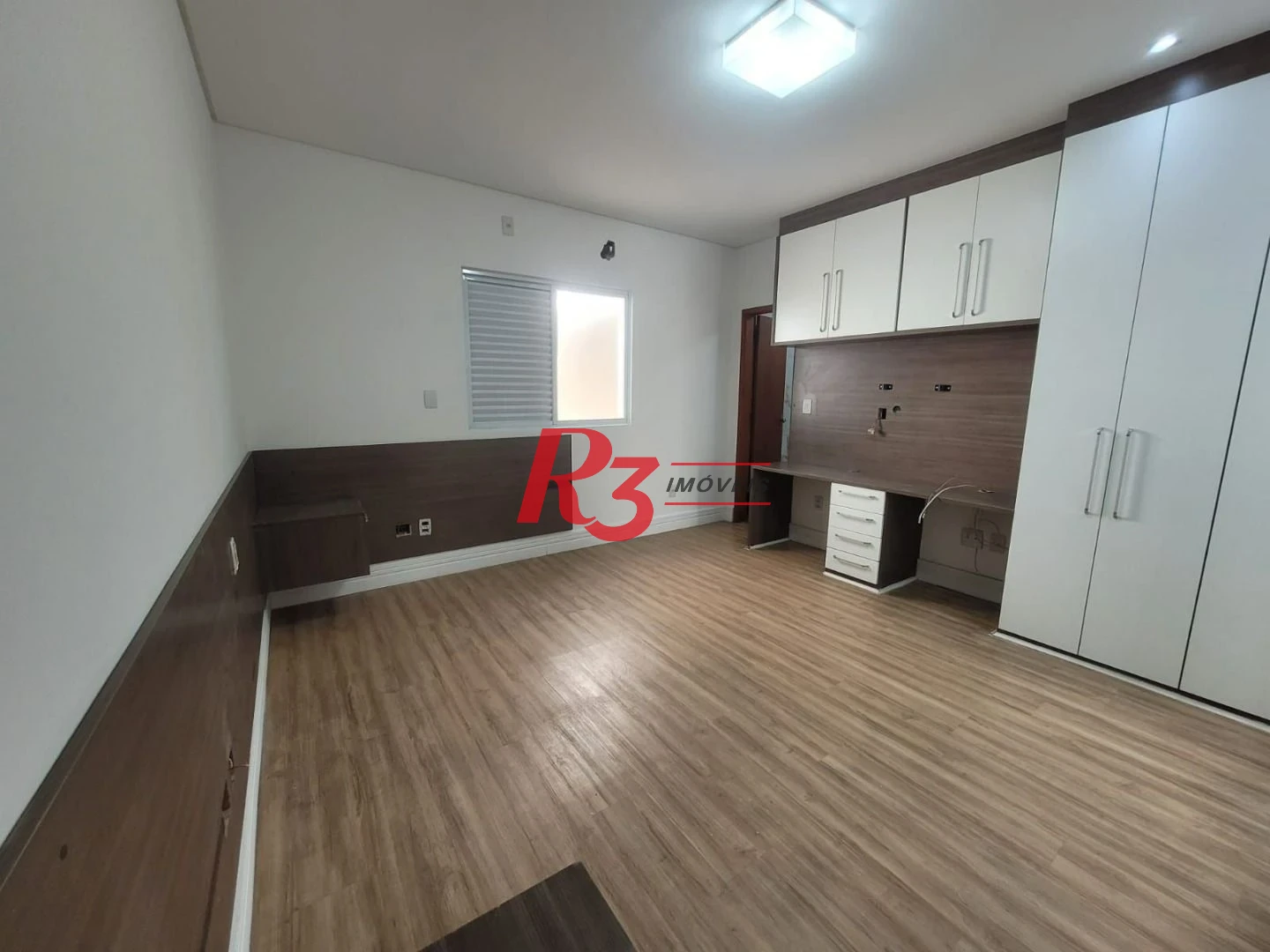 Casa com 3 dormitórios à venda, 160 m² por R$ 1.000.000,00 - Estuário - Santos/SP