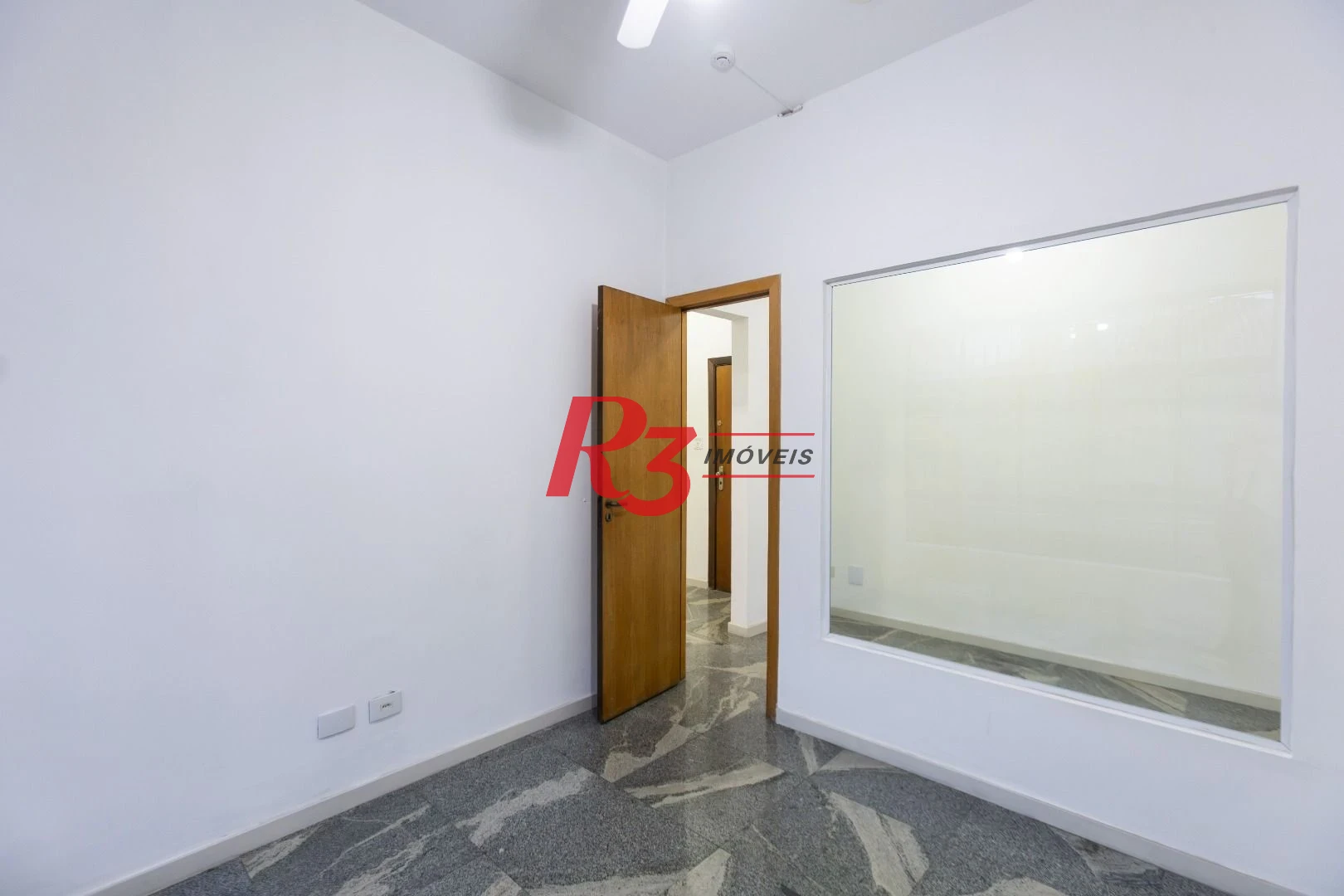 Sala, 47 m² - venda por R$ 250.000,00 ou aluguel por R$ 2.500,00/mês - Centro - Santos/SP