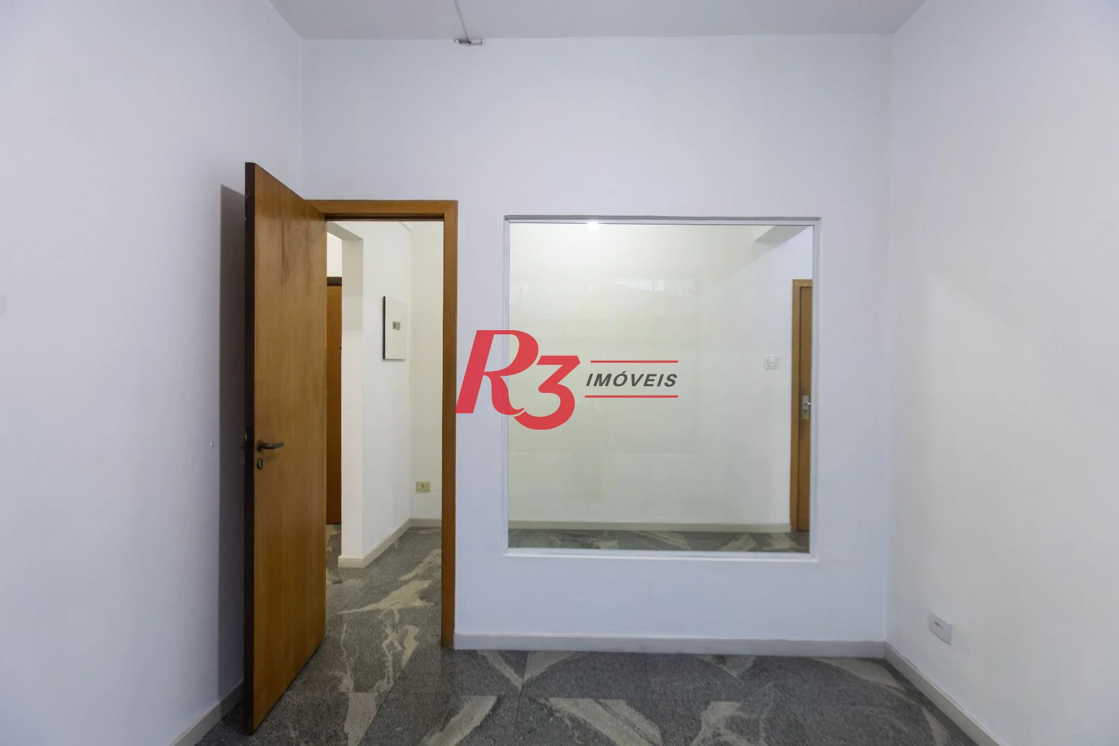 Sala, 47 m² - venda por R$ 250.000,00 ou aluguel por R$ 2.500,00/mês - Centro - Santos/SP