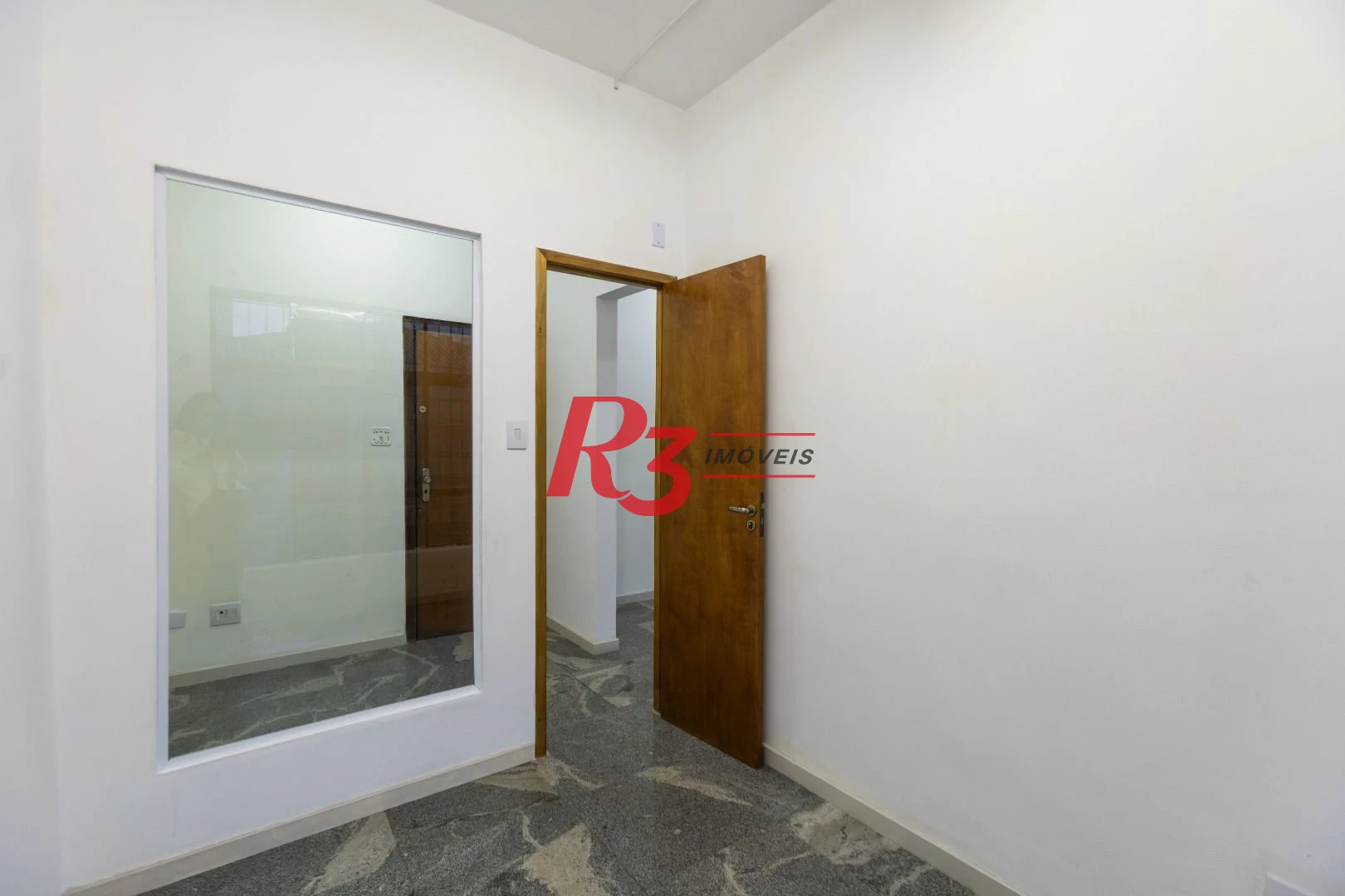 Sala, 47 m² - venda por R$ 250.000,00 ou aluguel por R$ 2.500,00/mês - Centro - Santos/SP
