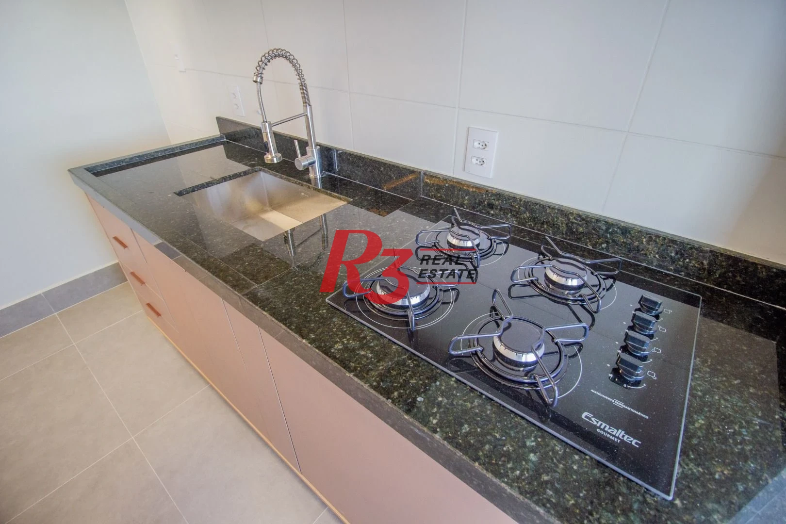 Apartamento com 3 dormitórios à venda, 84 m² por R$ 940.000,00 - Marapé - Santos/SP