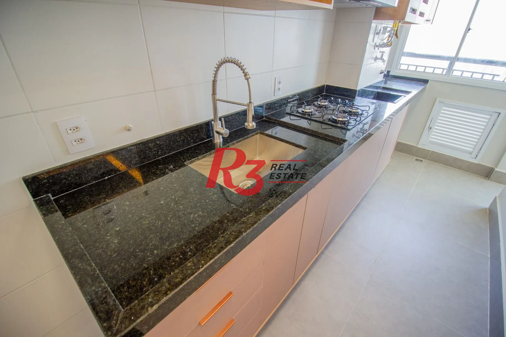 Apartamento com 3 dormitórios à venda, 84 m² por R$ 940.000,00 - Marapé - Santos/SP